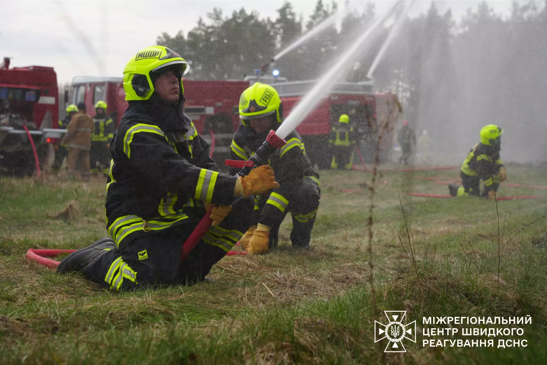 Наразі відбулися спільні пожежно-тактичні навчання з гасіння умовної лісової пожежі за участю рятувальників 