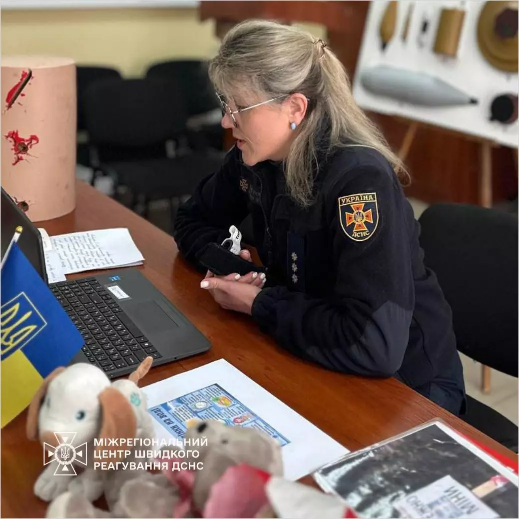 Фахівці провели онлайн-урок для учнів однієї із шкіл Краснопільської громади.