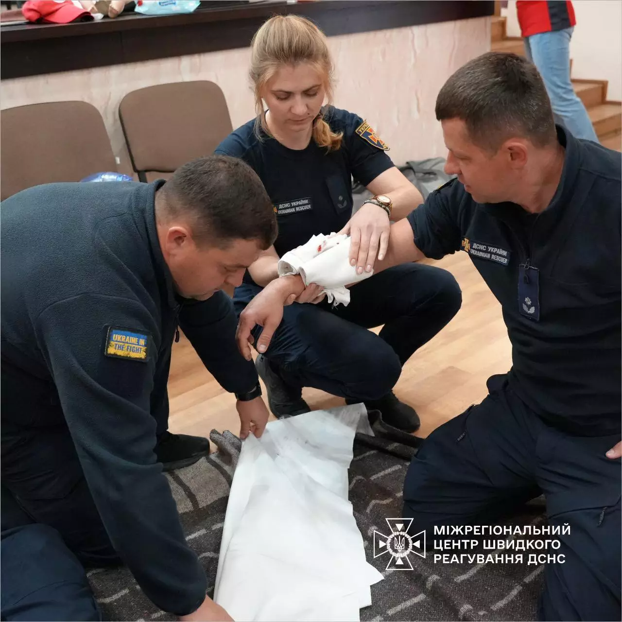У Міжрегіональному центрі швидкого реагування ДСНС України пройшов тренінг із надання першої домедичної допомоги, який провели інструктори Червоний Хрест України