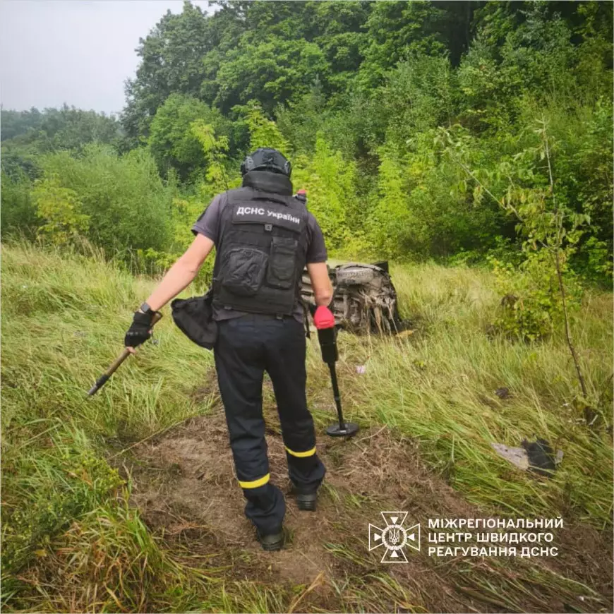 Піротехнічні розрахунки Міжрегіонального центру швидкого реагування ДСНС України продовжують розміновувати території України.