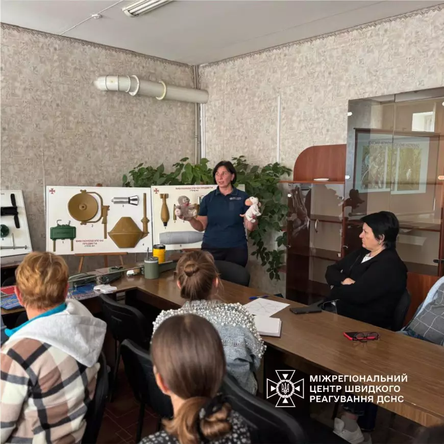 Інструктори з навчання мінної безпеки Міжрегіонального центру швидкого реагування продовжують навчати громадян важливим правилам безпеки, які можуть врятувати життя.