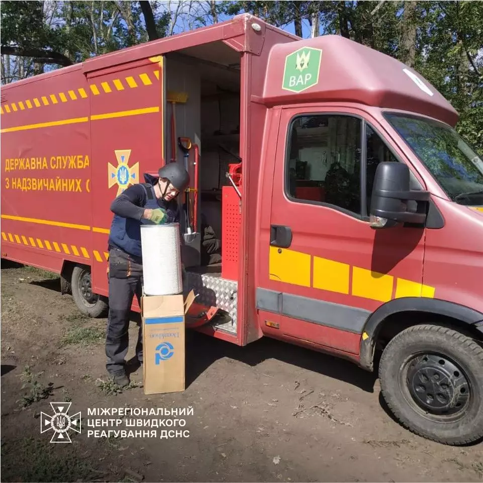 Рятувальники ремонтують техніку для розмінування у мобільних майстернях