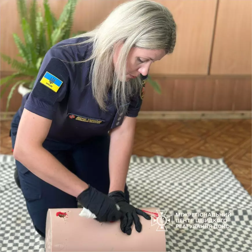 Інструктори з навчання мінної безпеки Міжрегіонального центру швидкого реагування ДСНС продовжують проводити інформаційно-освітні заходи для населення.