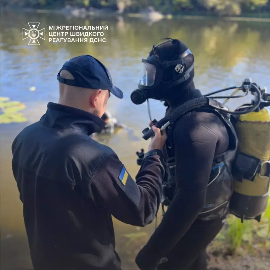 Фахівці групи підводного розмінування продовжують проводити технічну розвідку водойм на Сумщині з метою виявлення смертоносного залізяччя.