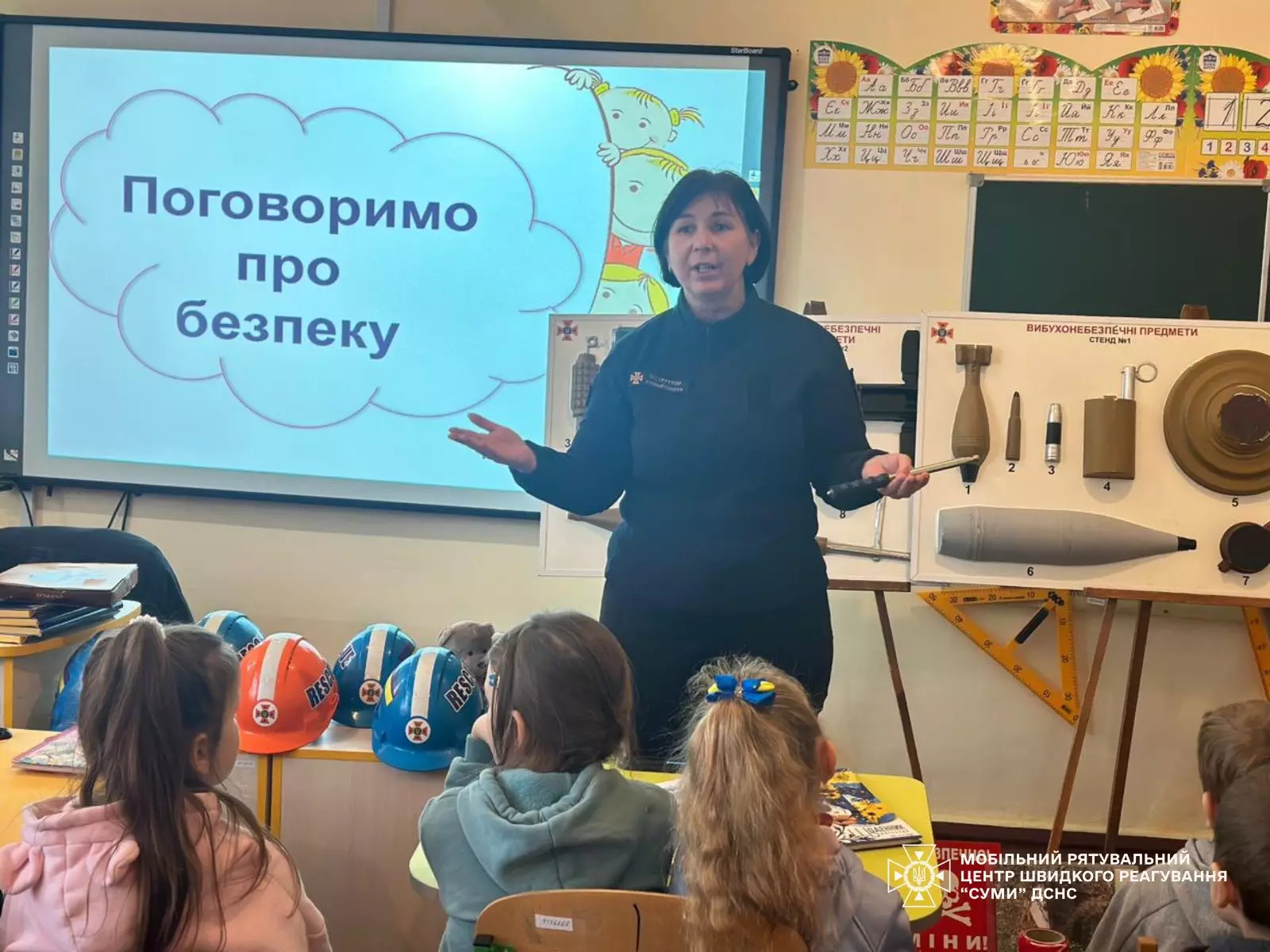Інструктори Мобільного рятувального центру швидкого реагування «Суми» ДСНС України завітали до дітей Липоводолинщини, щоб поділитися знаннями, які можуть врятувати життя.