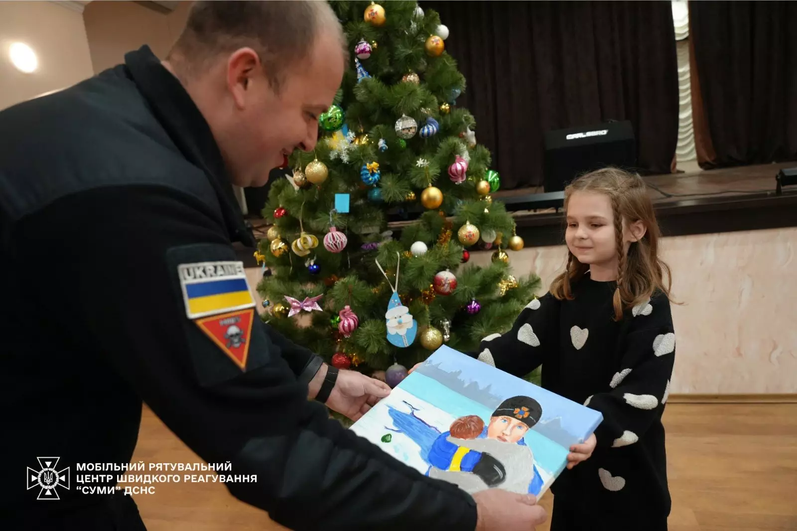 У різдвяні дні до Центру завітала Поліна, донька нашого колеги-сапера Костянтина Лапка.